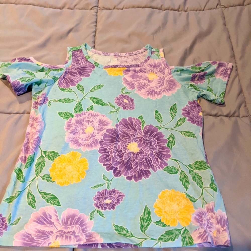 Girl's peekaboo shoulder top